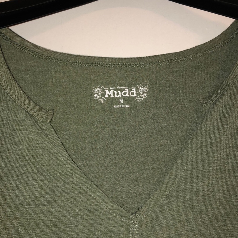 💗 V-neck tee - Picture 2 of 3